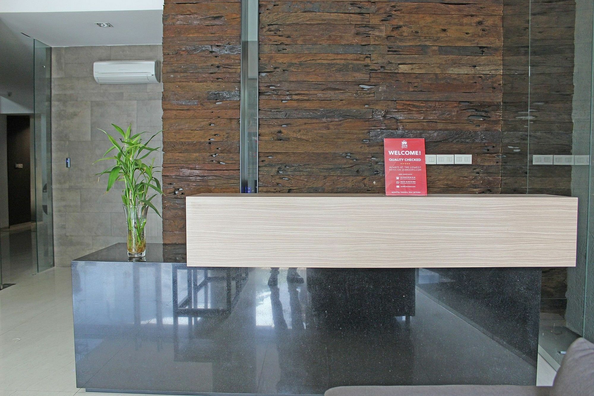 Hotel Zen Premium Sampoerna Strategic Square Yakarta Exterior foto