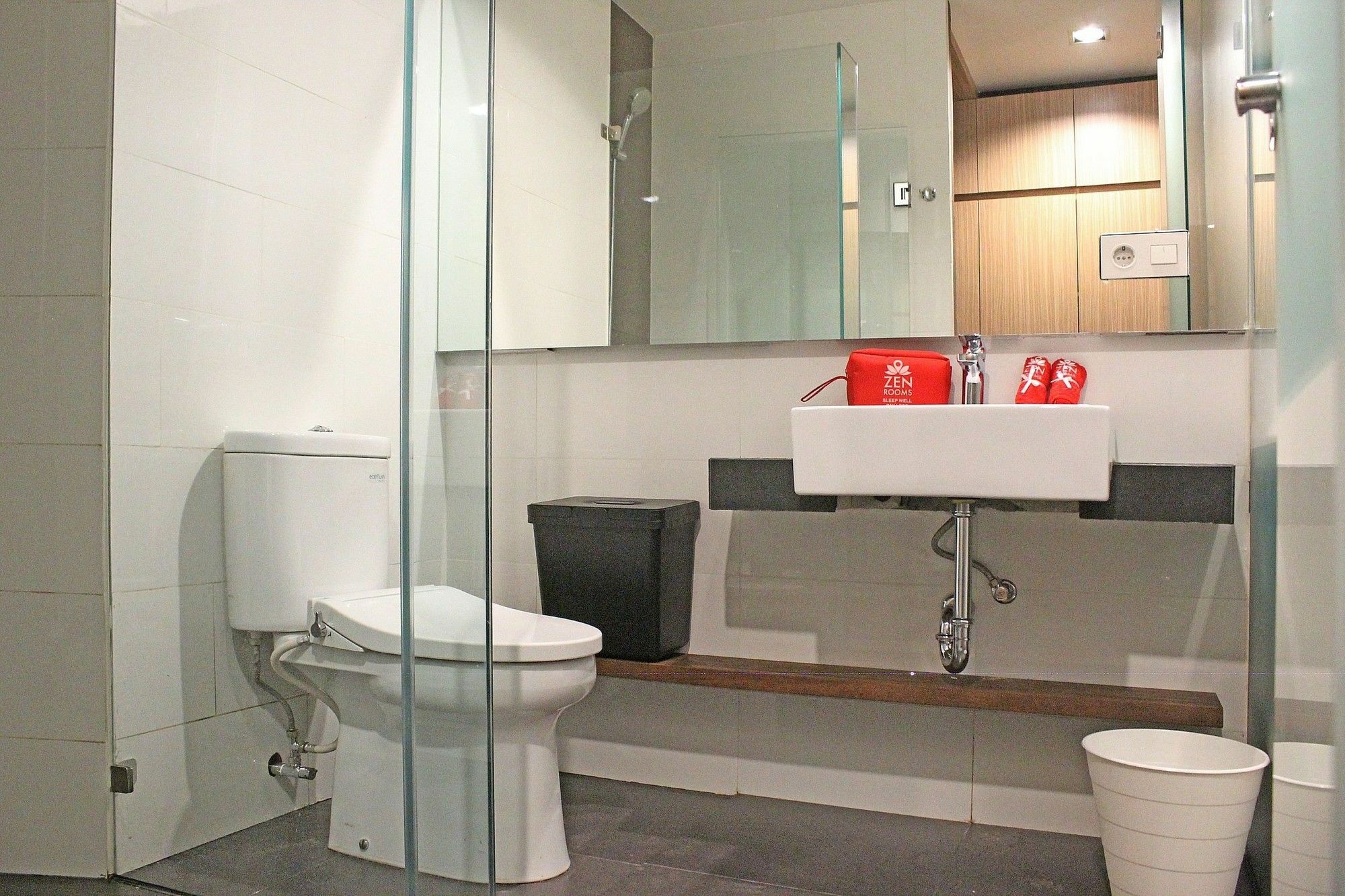 Hotel Zen Premium Sampoerna Strategic Square Yakarta Exterior foto
